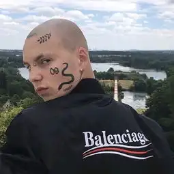 骷髅头纹身社会哥