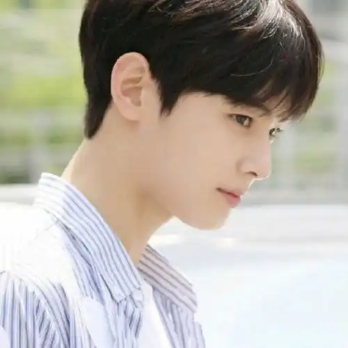 清新条纹衫美男子