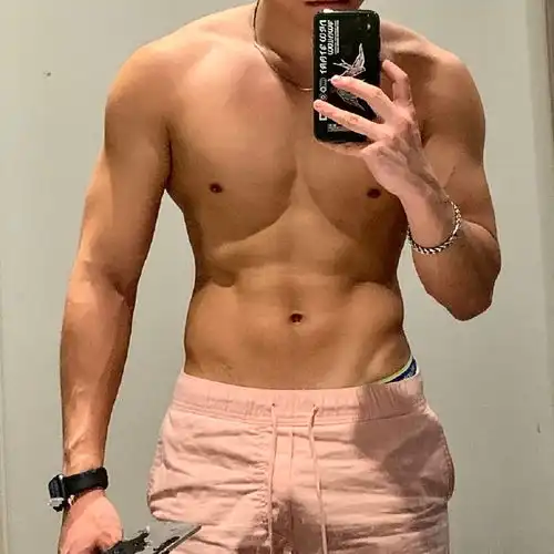 热爱健身的硬朗学长,满身肌肉男友力十足,扛起型男都很轻松