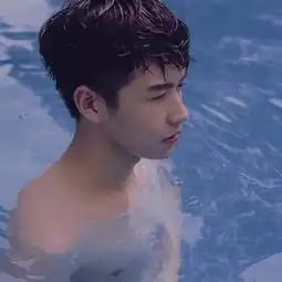 伤感图片最后还是一个人