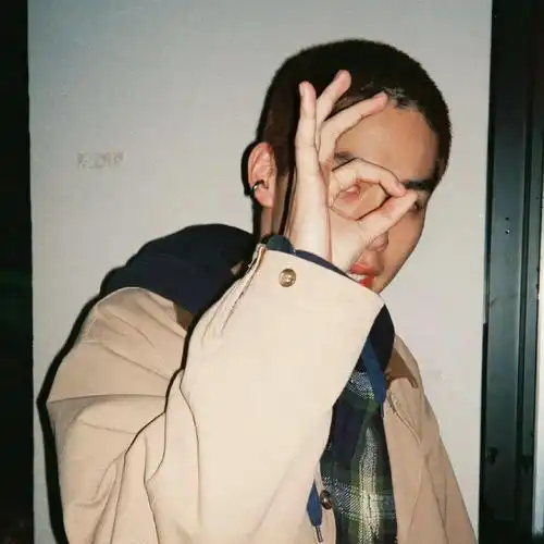 头像daily你在黄昏寄一场梦给我