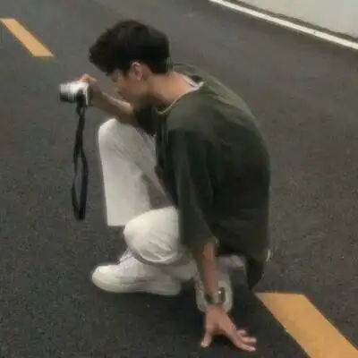 低调不明显情侣头像一男一女一生嚣张一生冷酷