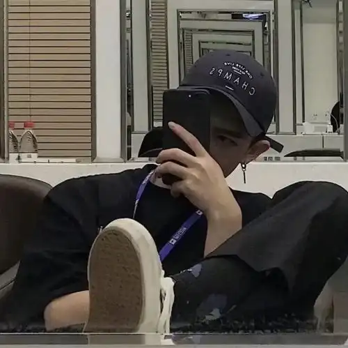 鸭舌帽似曾相识的男生头像