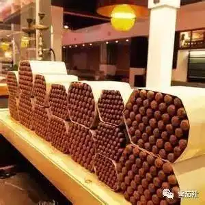 如何叠放保湿盒中的雪茄每三个月要捯饬一次