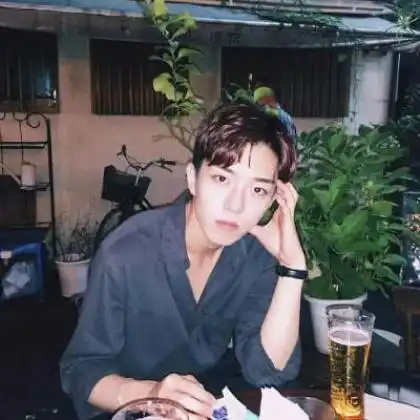 2020超拽头像男生戴墨镜头像,也有几张是不戴眼镜的