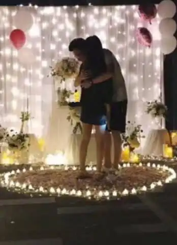 抖音惊现辣条求婚,但看到男人的举动,网友大骂渣男