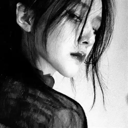 黑白头像女生冷酷霸气很坚强不敷衍的女人