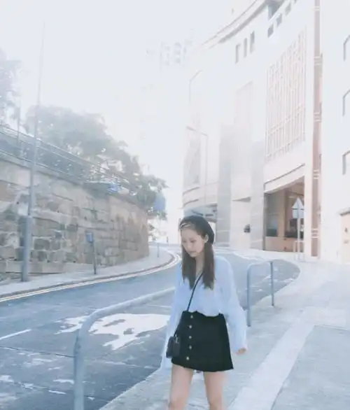 金秘书朴敏英秀衣品,六套街拍造型气质不凡,堪称时尚典范