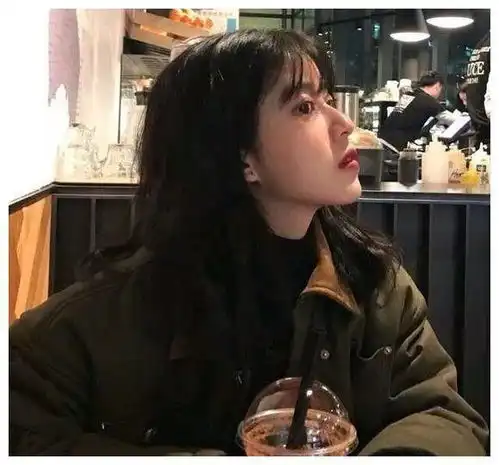 人到中年,不管异性关系再好,也不要在微信上这样称呼