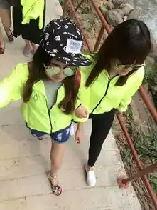 问题来了,穿凉鞋,戴鸭舌帽的女孩身高多少