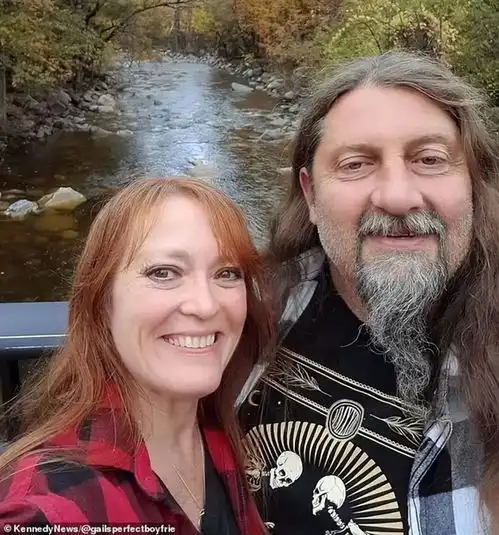 海王最尴尬的分身美国女子织出毛线男友竟然跟他一模一样