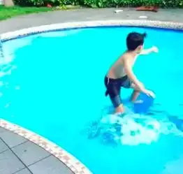 张柏芝兴趣爱好多,顶替男人职责教儿子冲浪,谢振南缺父亲培训