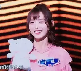 一周网红趣闻撞脸王俊凯的12岁小女孩1天涨200万粉,土味十足的非主流小哥却颜值逆天