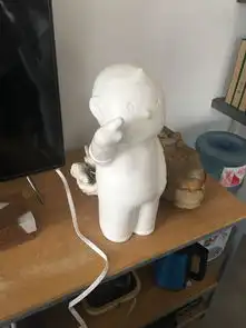 有大神知道这个小男孩雕塑是哪个艺术家创作的么