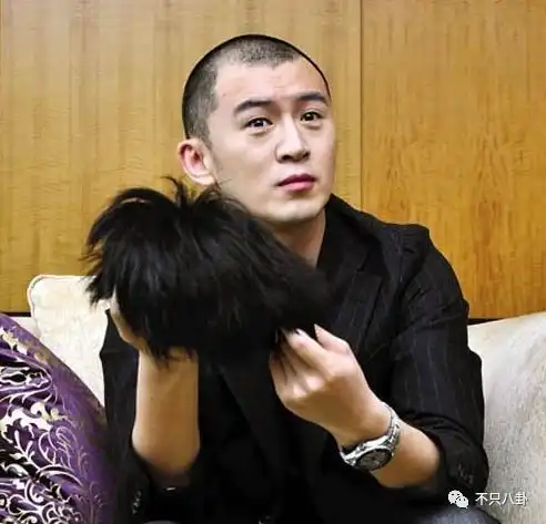 18线自曝离婚,还扯出了喜欢男人却和女明星炒绯闻的故事