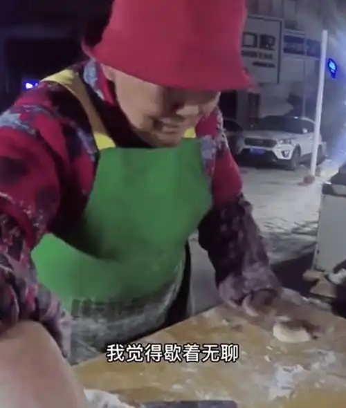 人间清醒郑州96岁奶奶街头对话刷屏一句话展现高情商