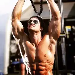 他是全美公认的第一健身男模励志演讲感动无数人