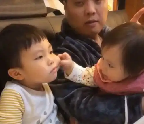 我讨厌小姑来我家住,4岁男孩童言无忌,却戳到传统家庭的痛