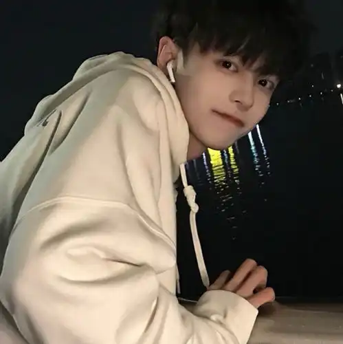 ins成熟男头失望和绝望之间的痛苦它叫空欢喜