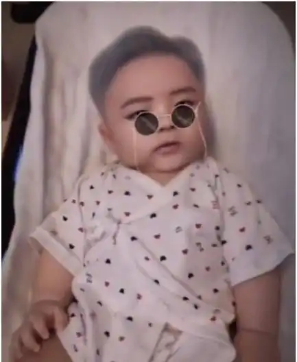 张晋晒儿子正脸照,桃花眼神似蔡少芬,白胖光头像刚出笼的小笼包