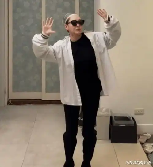 接具俊晔出关神秘白衣男身分曝高颜值媲美韩团,和大小s关系密切