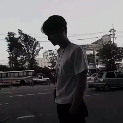 黑白头像男生伤感堕落背影2018没有酒没有故事没有你