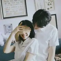 右手自拍白衬衫男头像,这是女头像,求男头像