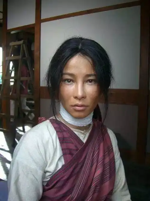 她是周杰伦特殊对待的女人和萧亚轩是姐妹脸....如今却整容进化成了真人版巫婆