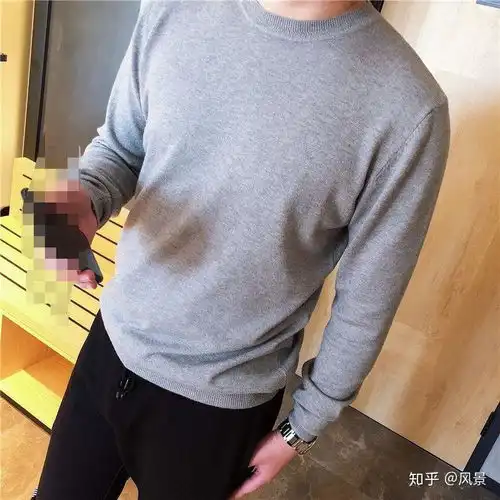 男生黑色休闲裤和白色衬衫搭配什么外套比较好