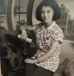 明星晒家族照有的长得几乎一模一样