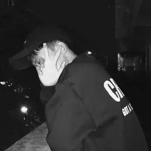 黑白灰色个性头像