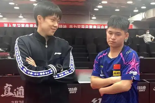 重视国乒5大巨头围住王楚钦,肖战和刘国梁争辩,压迫感十足