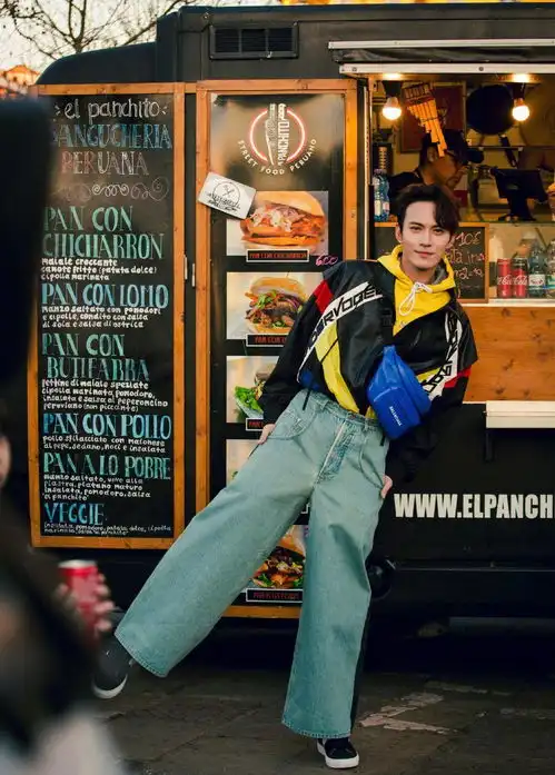 他是九州天空城2男主,今穿仙鹤衬衫阔腿裤,35岁复古帅气