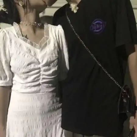 不露脸半身控情侣头像,过上想要的生活