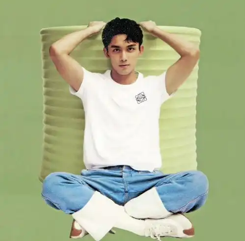 王俊凯到底有没有延毕向佐背叛郭碧婷吴磊延毕惹争议张婧仪搭上王撕葱叶青被关系户截胡角色