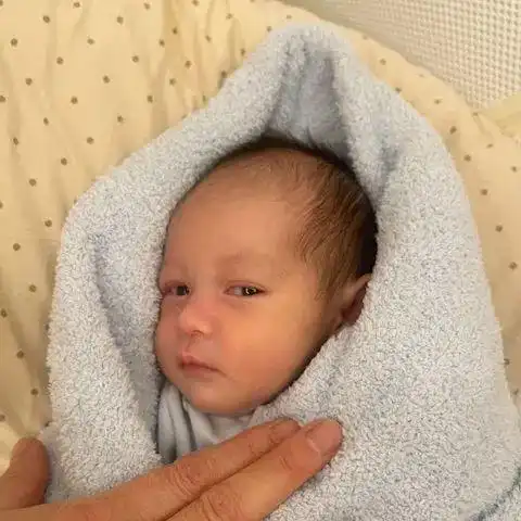 tvb最佳女配傅嘉莉晒混血宝宝官宣做妈妈离巢港男转当幕后为tvb拍节目