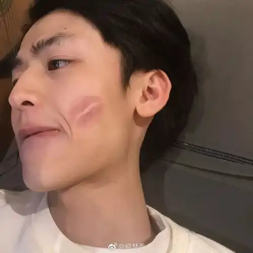 从肉肉女神整成禁欲脸,被吹捧成网红界全智贤,然而身高造假了