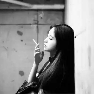 黑白孤傲高冷女生头像无论多晚最后只要嫁给爱情就好
