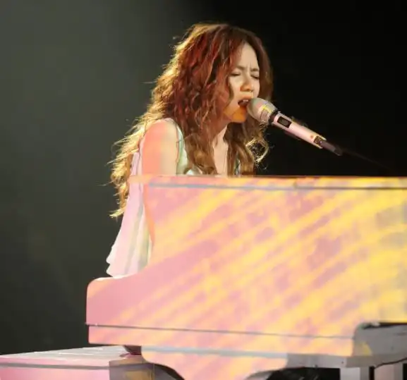 邓紫棋走红前长啥样看到她旧照的那一刻,这才是男人喜欢的类型