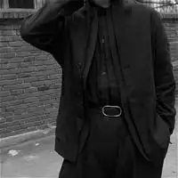 半身西装男头黑色,喜欢纯黑头像的可以下载