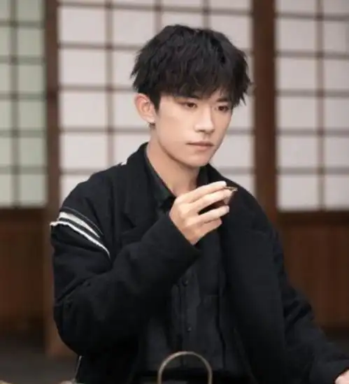 易烊千玺,从全网黑到全网追,人家说他身上有不一样的颜色