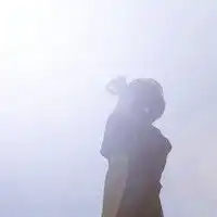 求一张逆光的情侣头像,最好看不清脸,特别逆光的