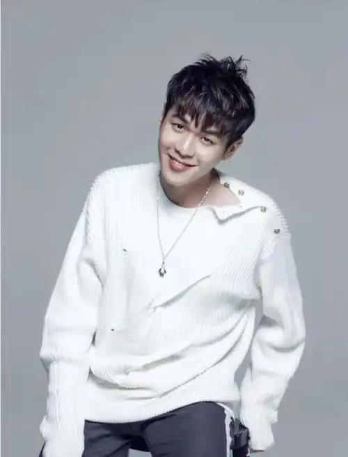 张若昀起诉父亲,坚决不承认合约网友父子莫不是在演双簧