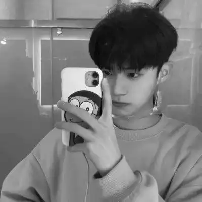 2020最新小清新男头黑白你在看孤独的风景