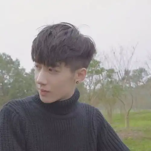 头像你弯弯一笑,惊艳了九天之上