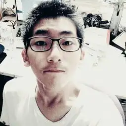 我感觉自己嘴凸,正脸还可以,但是侧脸不好看下图的侧脸还算是照片里能看的而且下巴短,侧