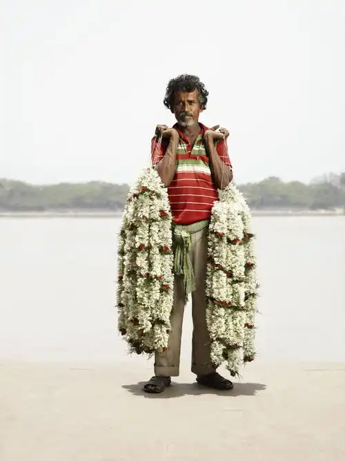 fun丨来印度,你应该看看这些卖花的男人