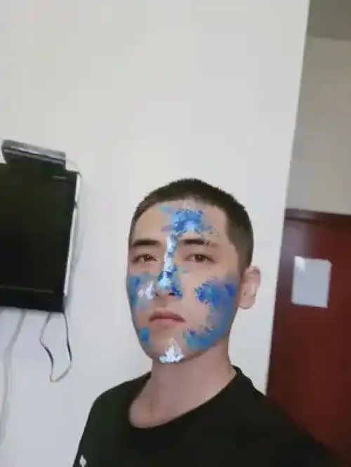 特效拍摄卖萌普通男