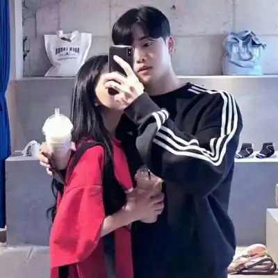 情头像情侣双人两张甜高清不用踮脚我会弯腰