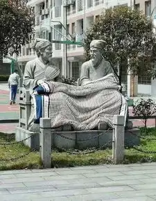 世界上十个让游客恶搞的街头雕塑,最后一个,实在是太无语